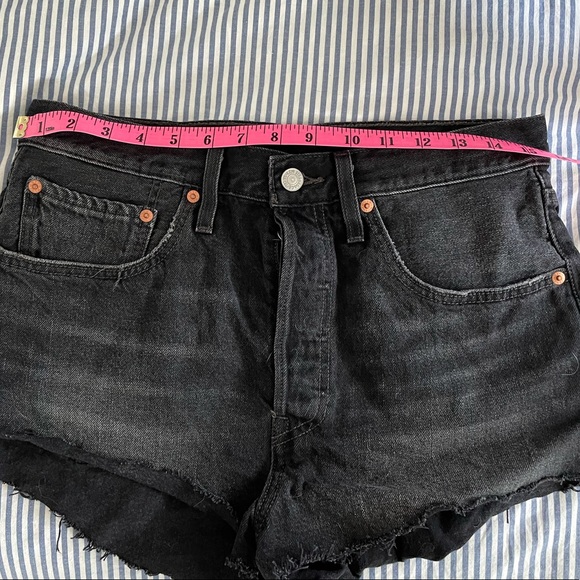Black Levi’s 501 cut offs - Picture 5 of 5